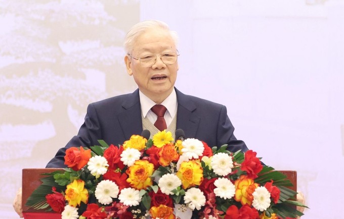 阮富仲總書記深入金星勳章